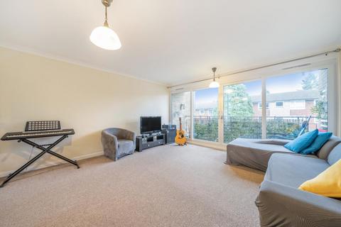3 bedroom flat for sale, Droitwich Close, Sydenham