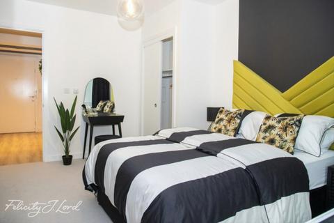 2 bedroom apartment for sale, Herald Street, London, E2