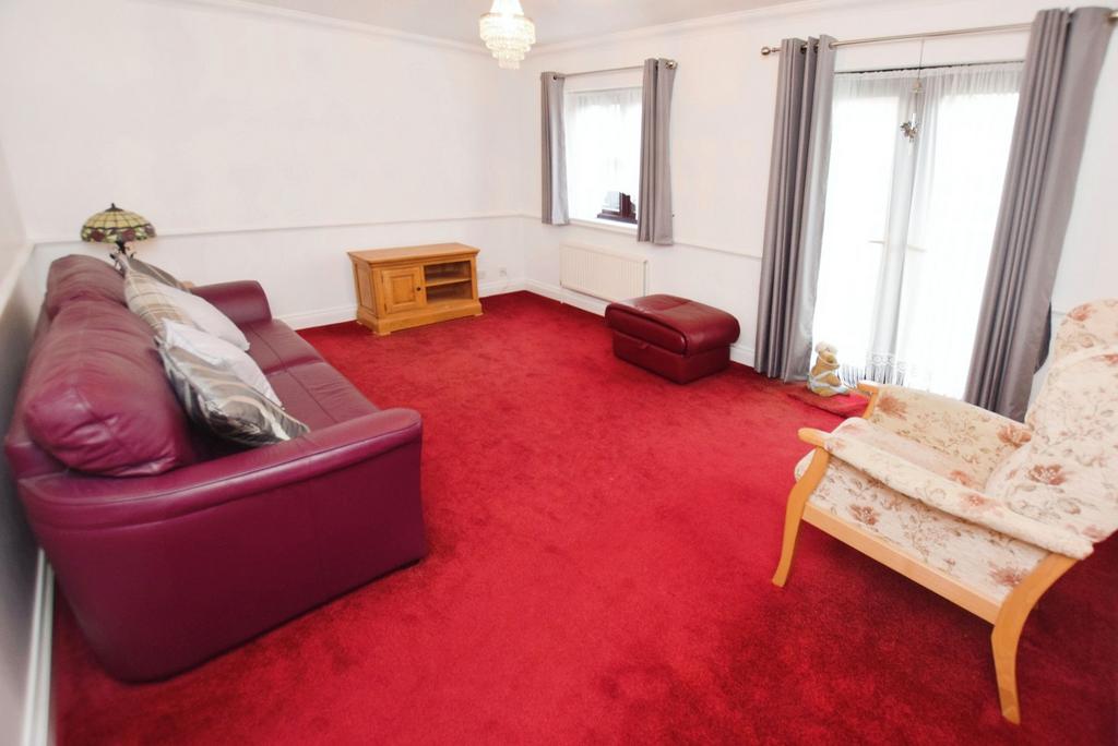 Flat 3, Rosslyn Court, Runnymede Road, Stanford Le Hope, Essex, SS17