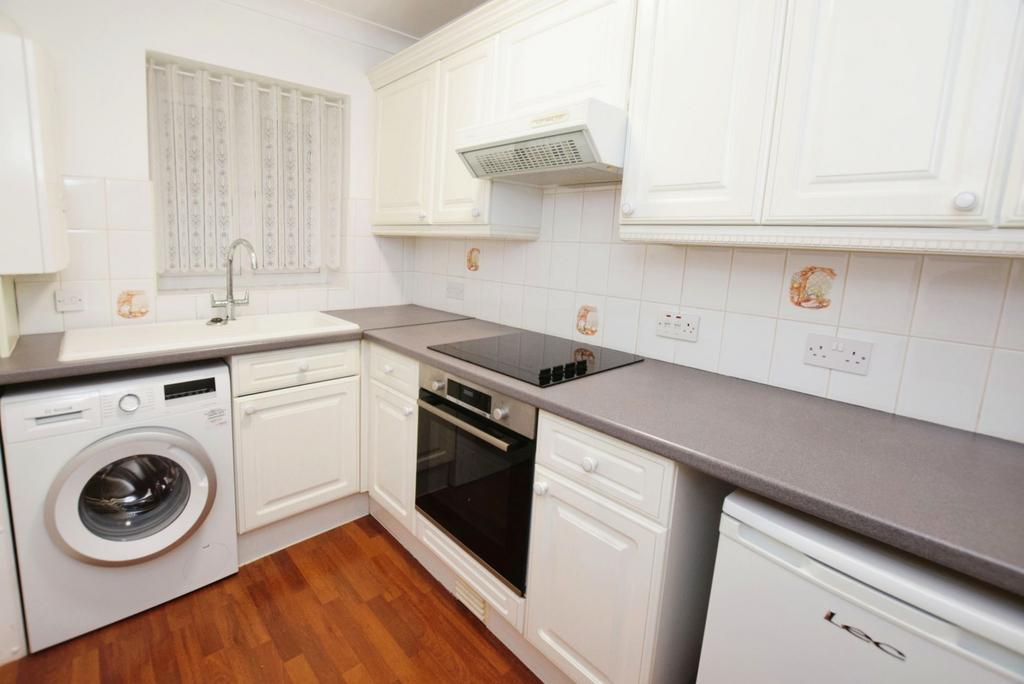 Flat 3, Rosslyn Court, Runnymede Road, Stanford Le Hope, Essex, SS17