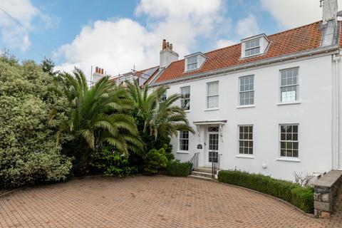 4 bedroom semi-detached house for sale, Ruette Braye, St Peter Port