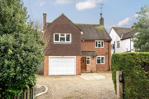 4 bedroom detached house for sale - Outwood Lane, Chipstead, CR5