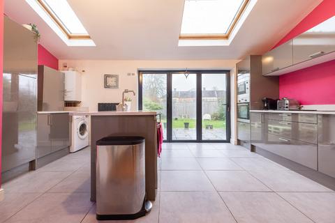 22 Mead Crescent, Chingford, London, E4 6NX