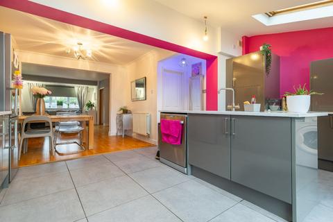 22 Mead Crescent, Chingford, London, E4 6NX