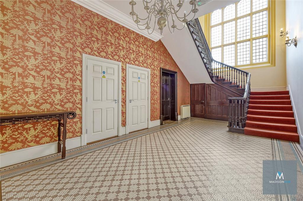 Woodford Green, Woodford Green IG8 2 bed apartment for sale £650,000