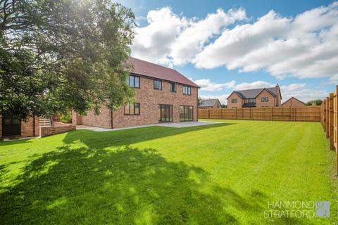 4 bedroom detached house for sale, Highview Close, Holme Hale