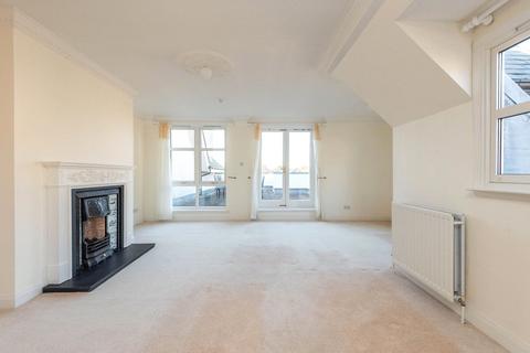 4 bedroom apartment to rent - St. Margarets Place, Edinburgh, Midlothian