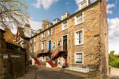 3 bedroom apartment to rent - Ramsay Garden, Edinburgh
