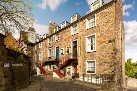 3 bedroom apartment to rent, Ramsay Garden, Edinburgh