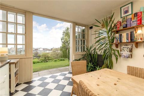 3 bedroom apartment to rent, Ramsay Garden, Edinburgh