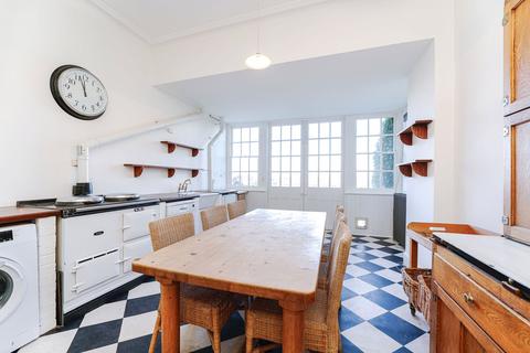 3 bedroom apartment to rent, Ramsay Garden, Edinburgh