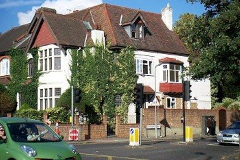 Studio to rent, Green Lanes, Palmers Green
