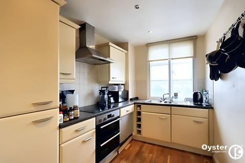 2 bedroom apartment to rent - Constable Close, Aldermen Court, N11