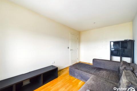 2 bedroom apartment to rent, Constable Close, Aldermen Court, N11