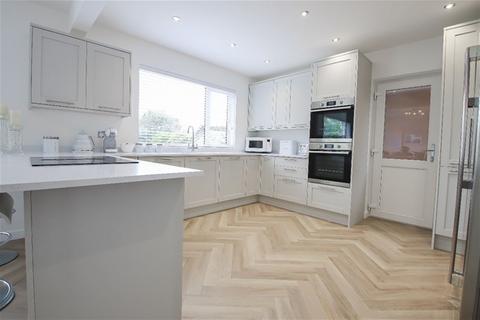 4 bedroom detached house for sale, Aylesbury Road, Holland on Sea, Clacton on Sea