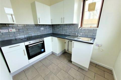 3 bedroom apartment to rent, Grange Park Drive, Leigh on sea, Leigh on sea,