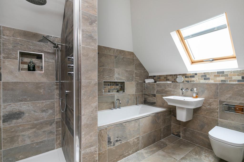 Guest Bedroom En-Suite