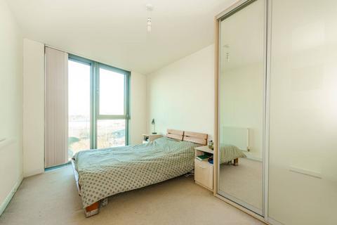 1 bedroom flat to rent - High Street, Stratford, London, E15