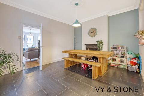 4 bedroom semi-detached house for sale, St. Albans Road, Woodford Green, Essex