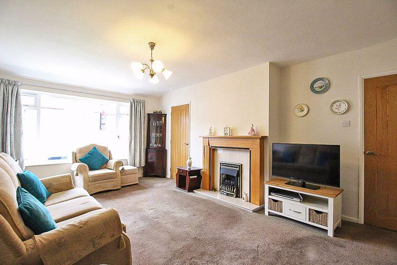 Tipton Road, SEDGLEY, DY3 1HB 2 bed detached bungalow for sale £210,000