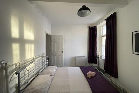 Flat 3, 14 Mitchell Hill, Truro, TR1 1EE