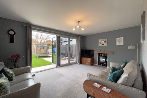 4 bedroom detached house for sale - Farewell Lane, Burntwood, WS7 9DW