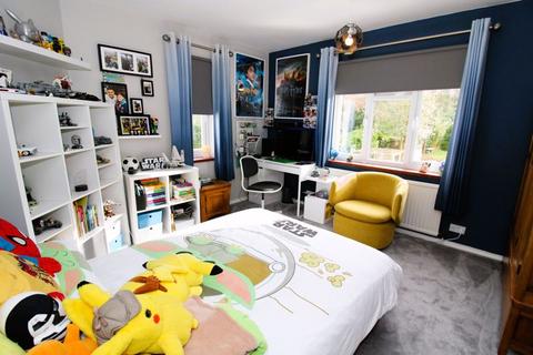 100 Nork Way, Banstead, SM7 1HP