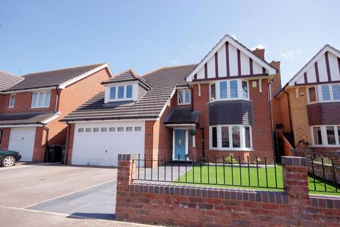 4 bedroom detached house for sale, Wellington Drive, Lee-On-The-Solent, PO13