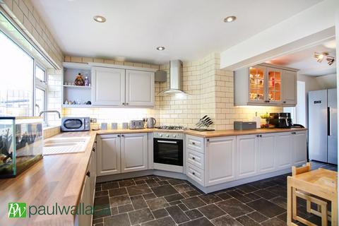 28 Windsor Close, Cheshunt, Waltham Cross, EN7 5LW