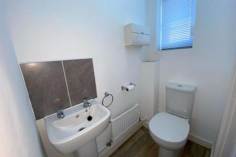 2 bedroom terraced house to rent, Chaffinch Close, Clipstone Village, Notts, NG21 9GT