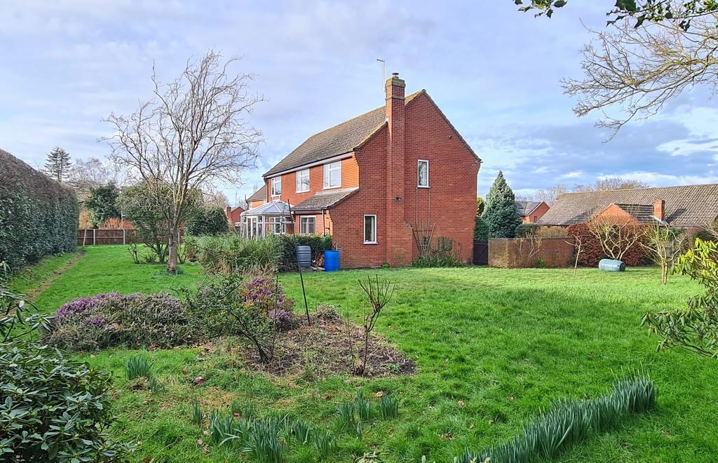Oaklands Park, North Walsham 5 bed detached house for sale £495,000