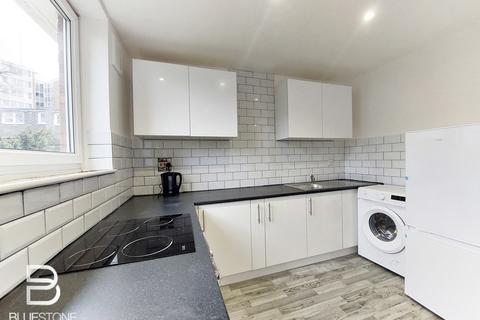 4 bedroom flat to rent - Rusholme Grove, London