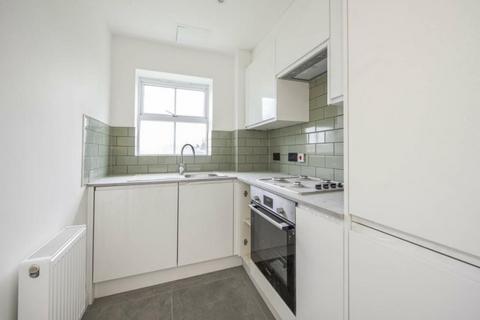 2 bedroom apartment to rent, Arklay Close, Hillingdon