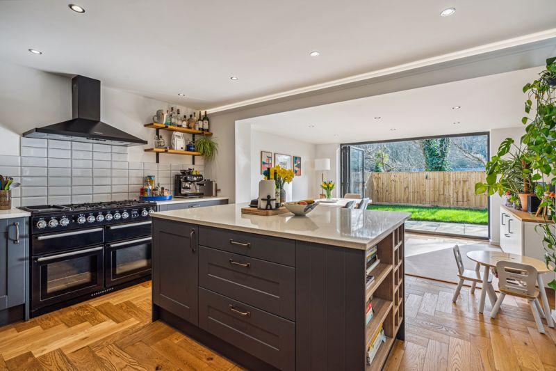 Hylton Road, High HP12 3 bed semidetached house for sale £