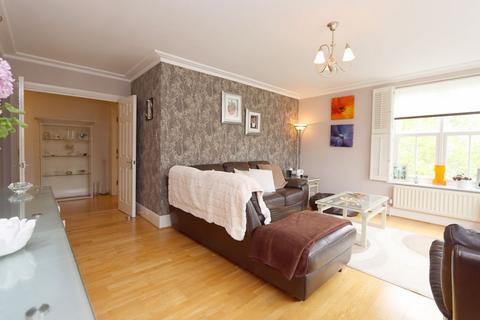 2 bedroom apartment for sale, Bradfield House, The Boulevard, Woodford Green IG8