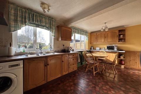 4 bedroom semi-detached house for sale - Southfield Close, Taunton TA2