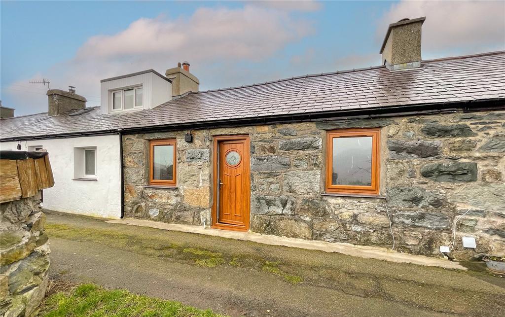 Tan Y Foel, Carneddi, Bethesda... 2 bed terraced house for sale £165,000