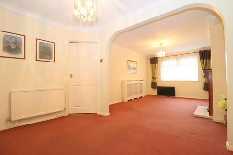 3 bedroom semi-detached house for sale - Grampian Way, Sundon Park, Luton, Bedfordshire, LU3 3HS