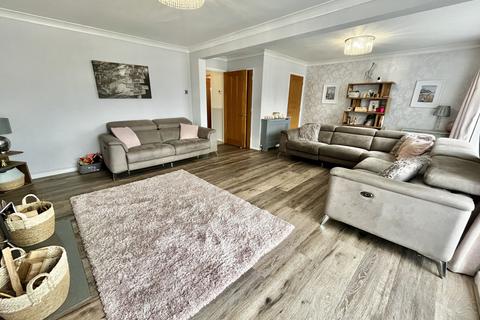 13 Bracken Close, Lydney, GL15 5AH