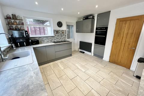 13 Bracken Close, Lydney, GL15 5AH