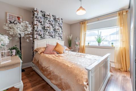 40 Brownberrie Walk, Horsforth, Leeds, LS18 5PG