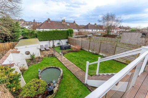 40 Brownberrie Walk, Horsforth, Leeds, LS18 5PG