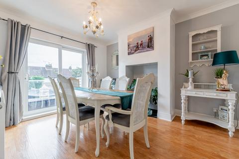 40 Brownberrie Walk, Horsforth, Leeds, LS18 5PG