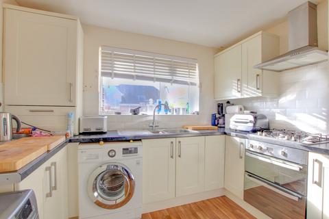 2 bedroom apartment for sale, Lymington Road, Highcliffe, Christchurch, BH23
