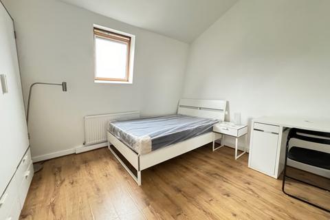 4 bedroom terraced house to rent, Earlsfield Road, Earlsfield SW18