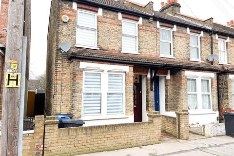 2 bedroom end of terrace house for sale - Priory Road, Croydon
