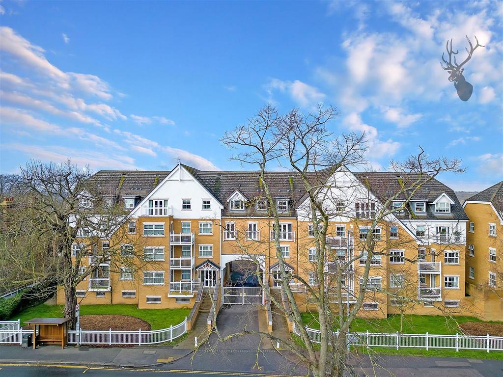 High Road, Buckhurst Hill IG9 2 bed property for sale £425,000