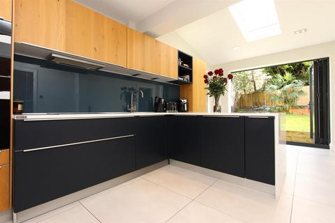 6 Sutton Lane, Banstead, SM7 3QP