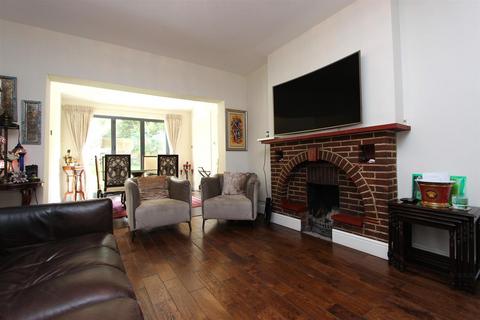 6 Sutton Lane, Banstead, SM7 3QP