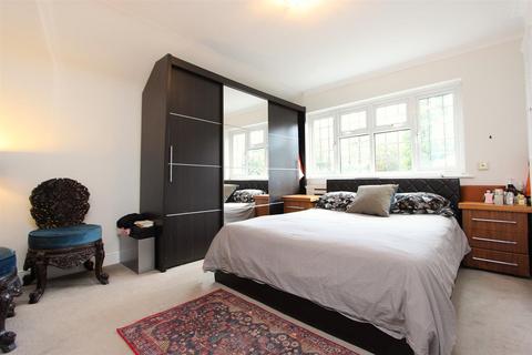6 Sutton Lane, Banstead, SM7 3QP